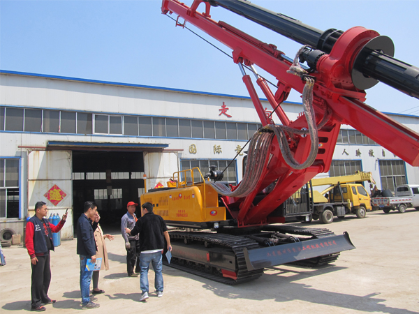 小型旋挖钻机